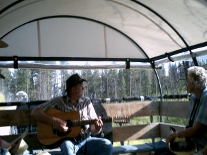 pict0439 "Wild Rice" Rod serenading us on the way to the chuckwagon BBQ.